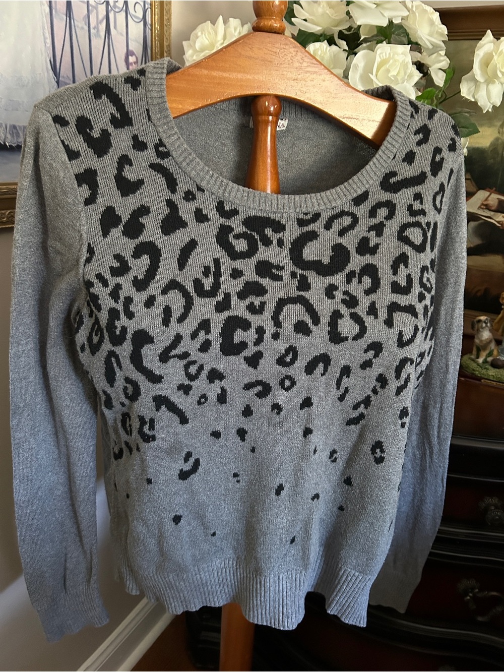Gray Leopard Print Women's Sweater - Classic Crewneck runs smaller Sz XXL